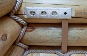 Прокладка проводки в деревянном доме вариантов
